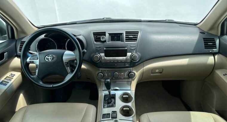 TOYOTA HIGHLANDER SE 2012