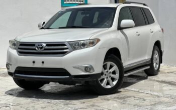 TOYOTA HIGHLANDER SE 2012