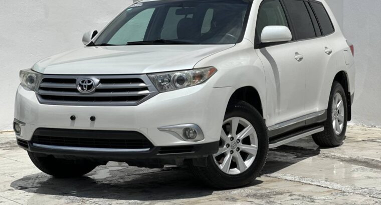 TOYOTA HIGHLANDER SE 2012