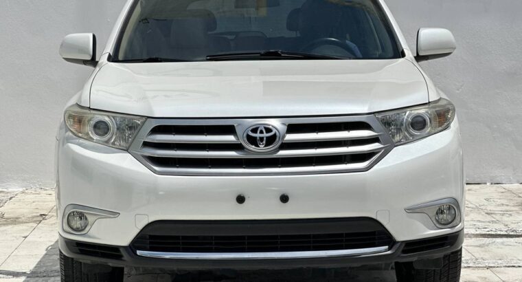 TOYOTA HIGHLANDER SE 2012